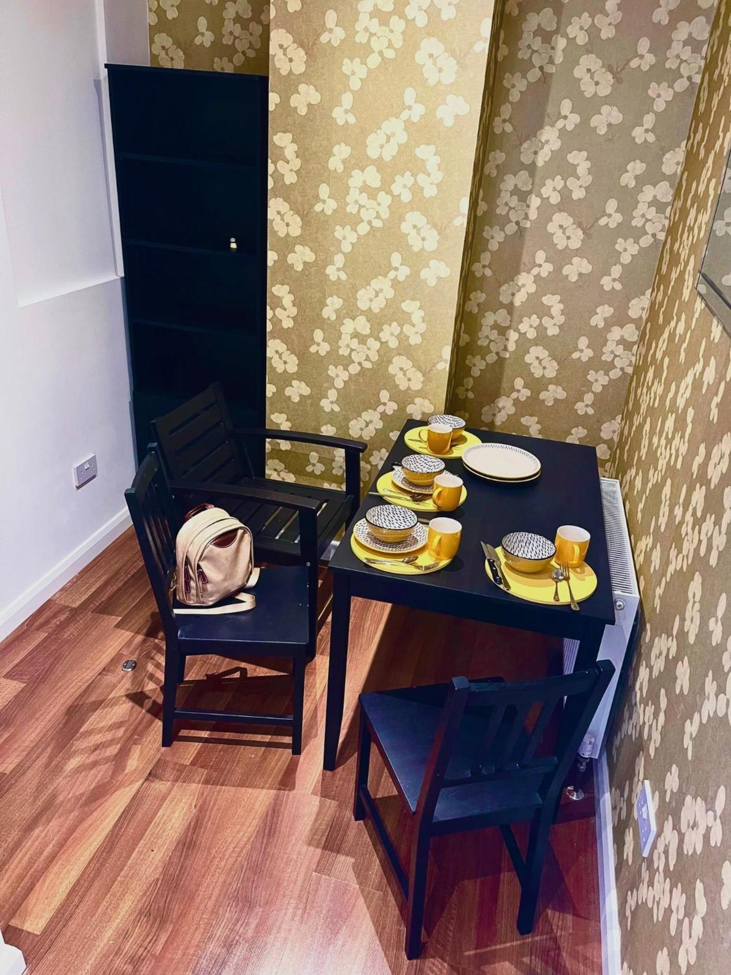 Entire Yellowapt Near Belfast City Centre - Free Parking - Up To 3 Guests - 2 Beds Kültér fotó